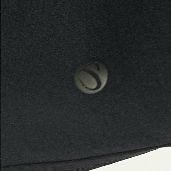 CRZ YOGA Black Athletic Shorts with Zip Pockets - Picture 3 of 4